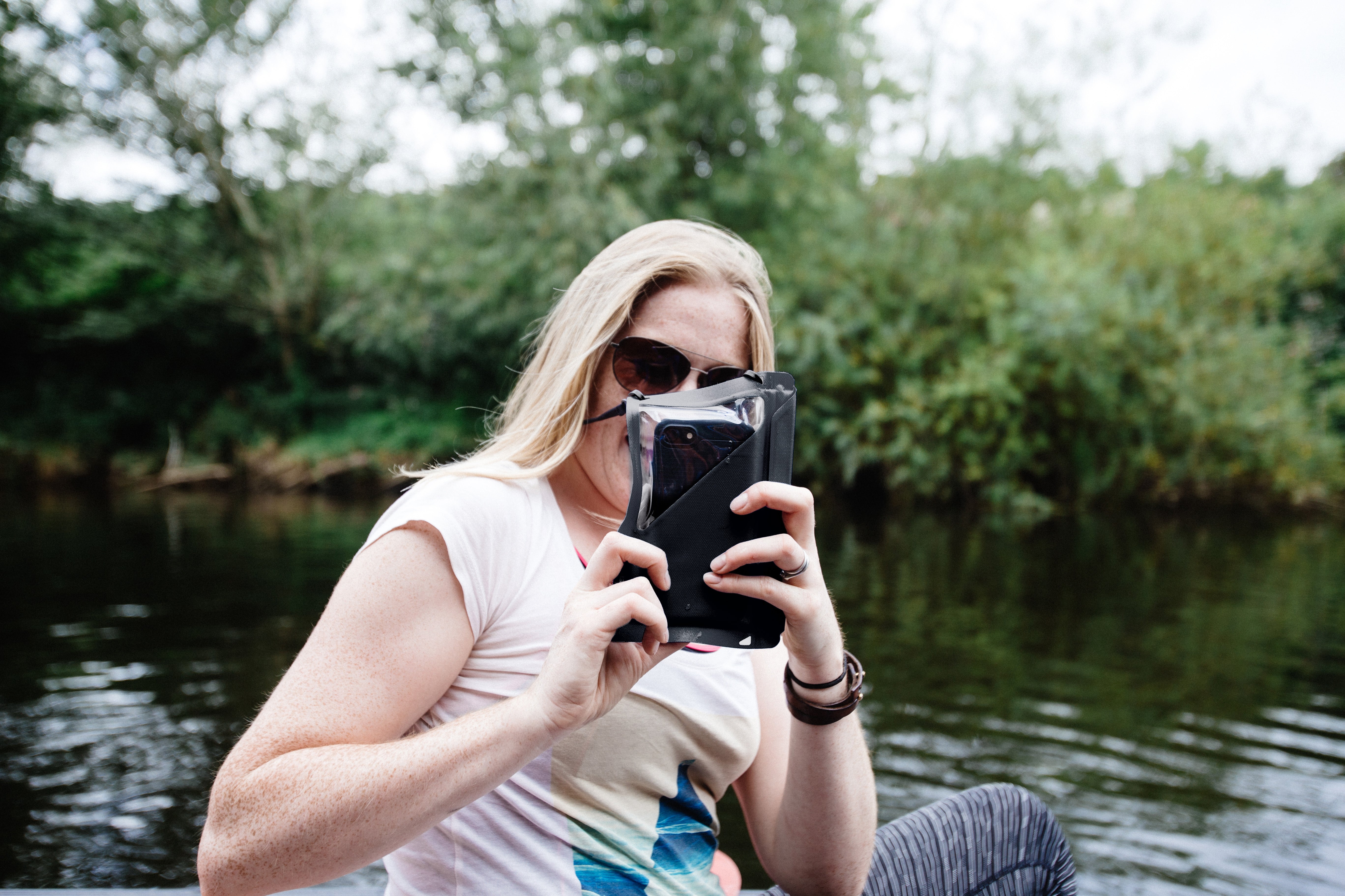 59561_waterproof-phone-case-plus-grey-5