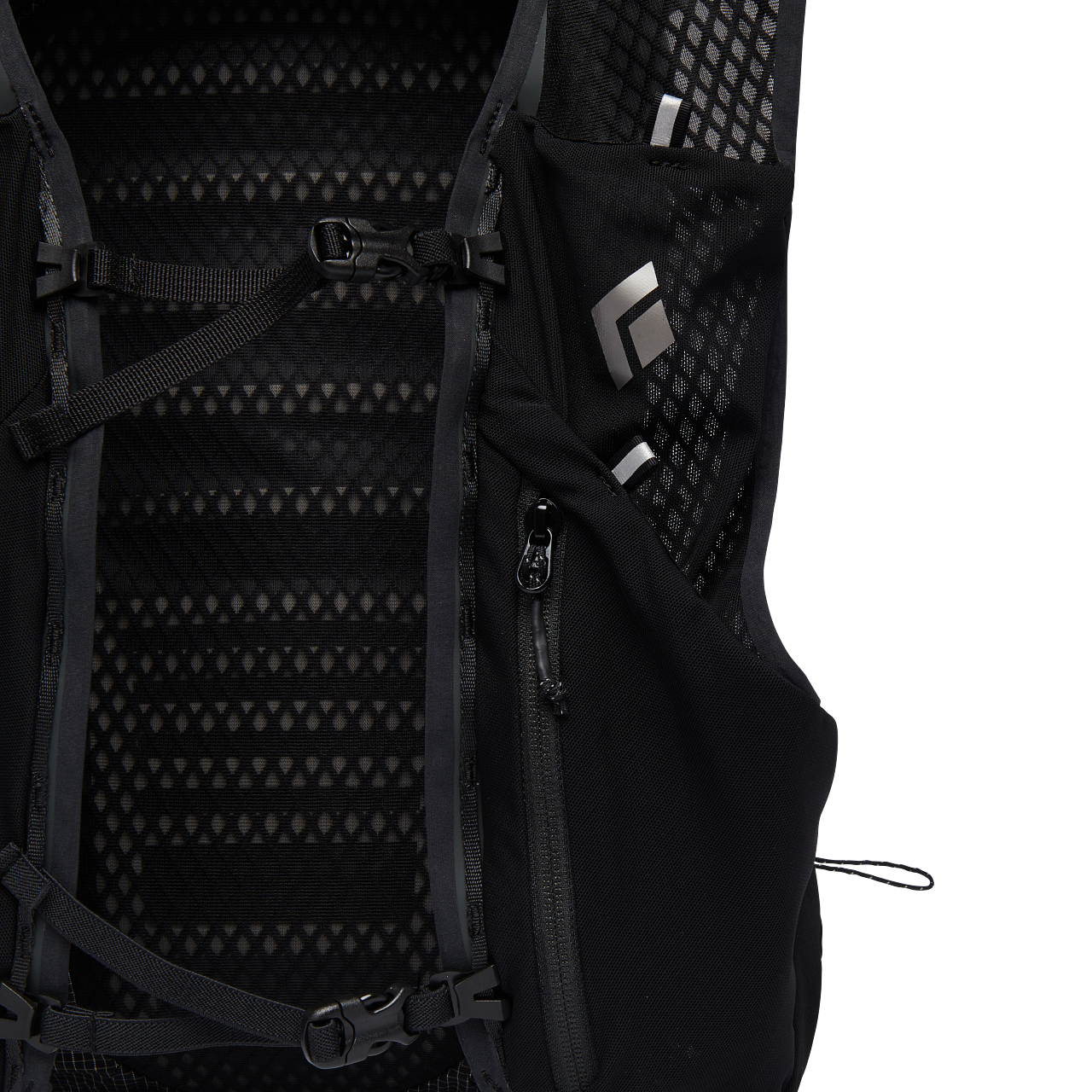 680003_0002_DISTANCE 8 BACKPACK_Black_03_