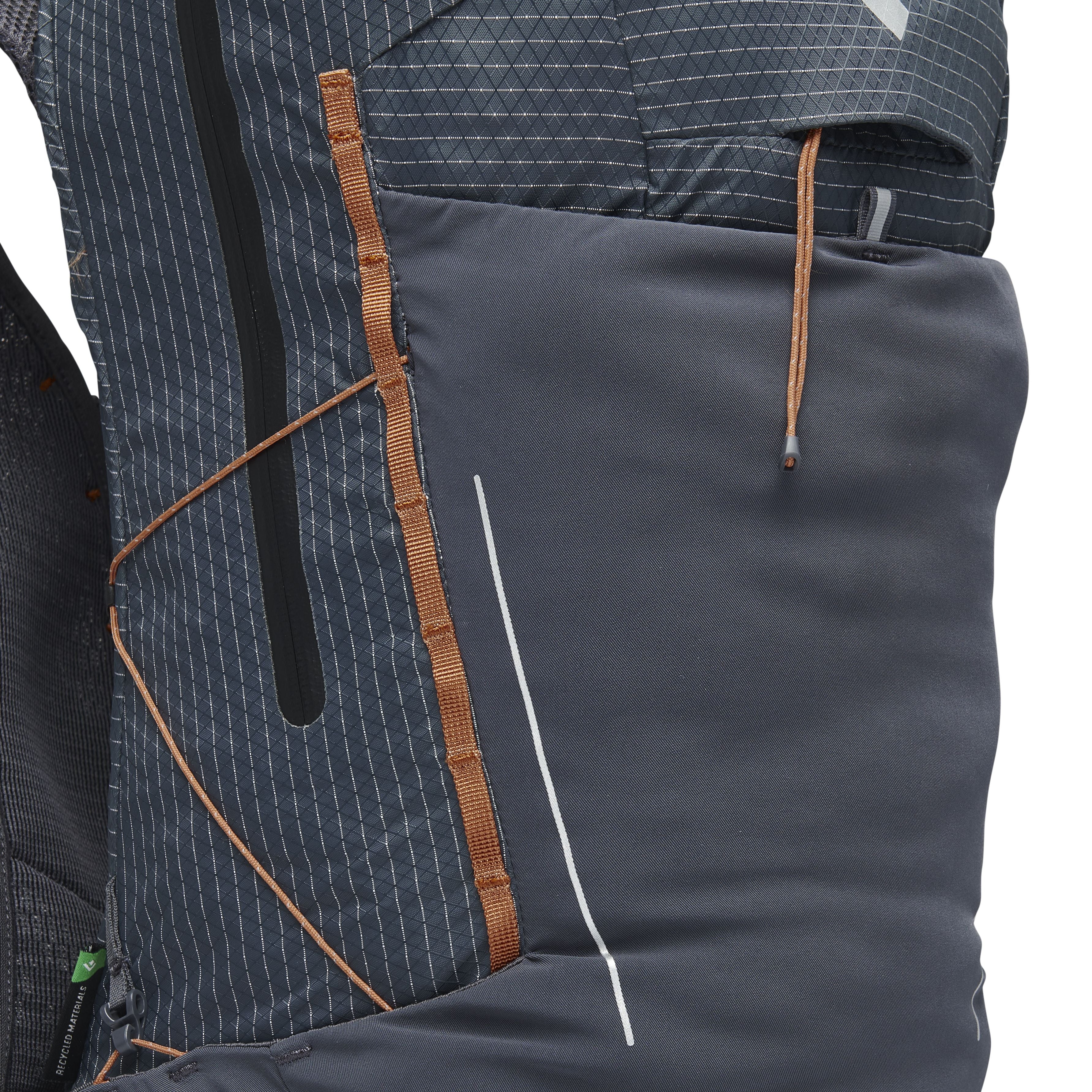 680015_9491_PURSUIT BACKPACK 30 L_Carbon Moab Brown_04_