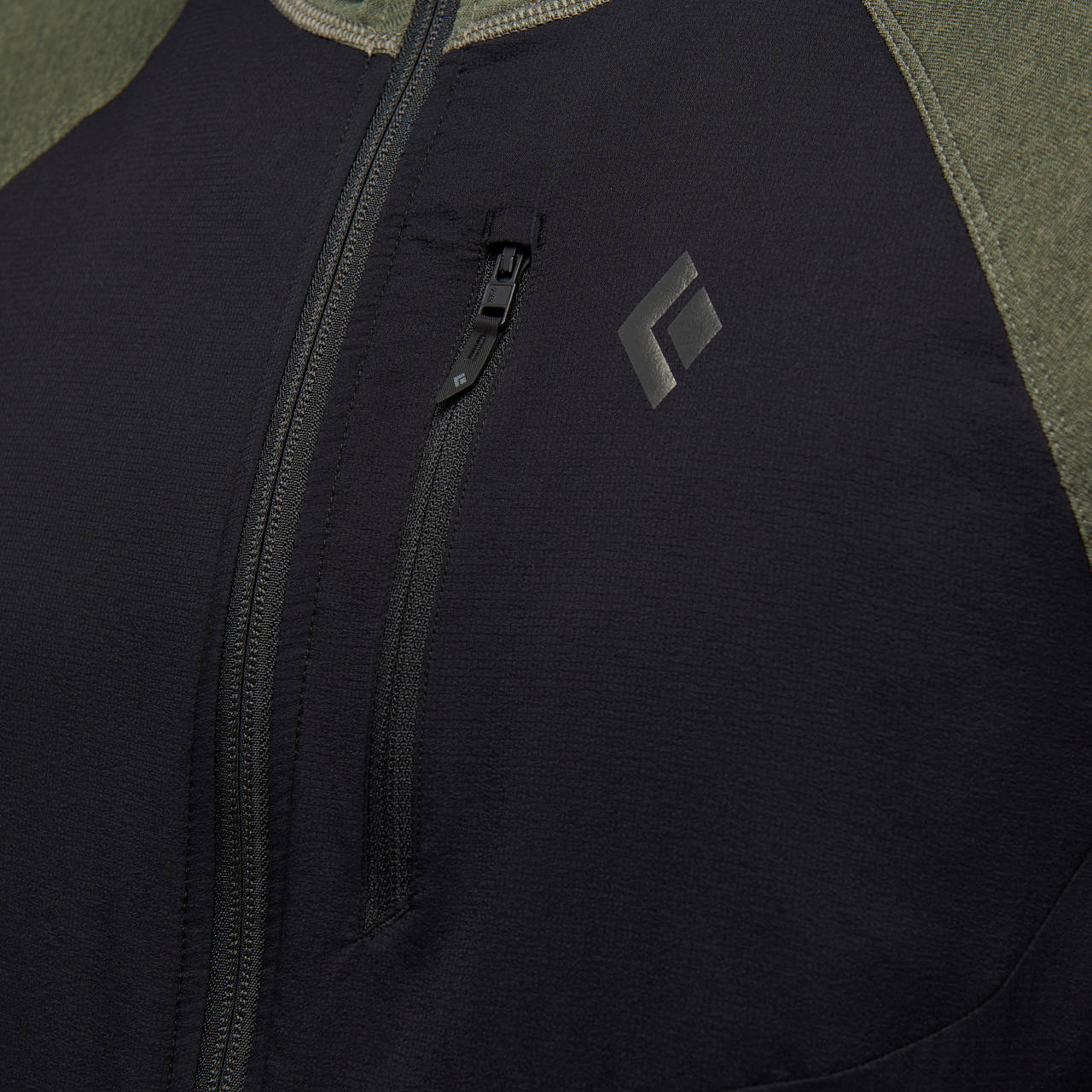 744051_9116_M COEFFICIENT LT HYBRID HOODY_Tundra Black_06_