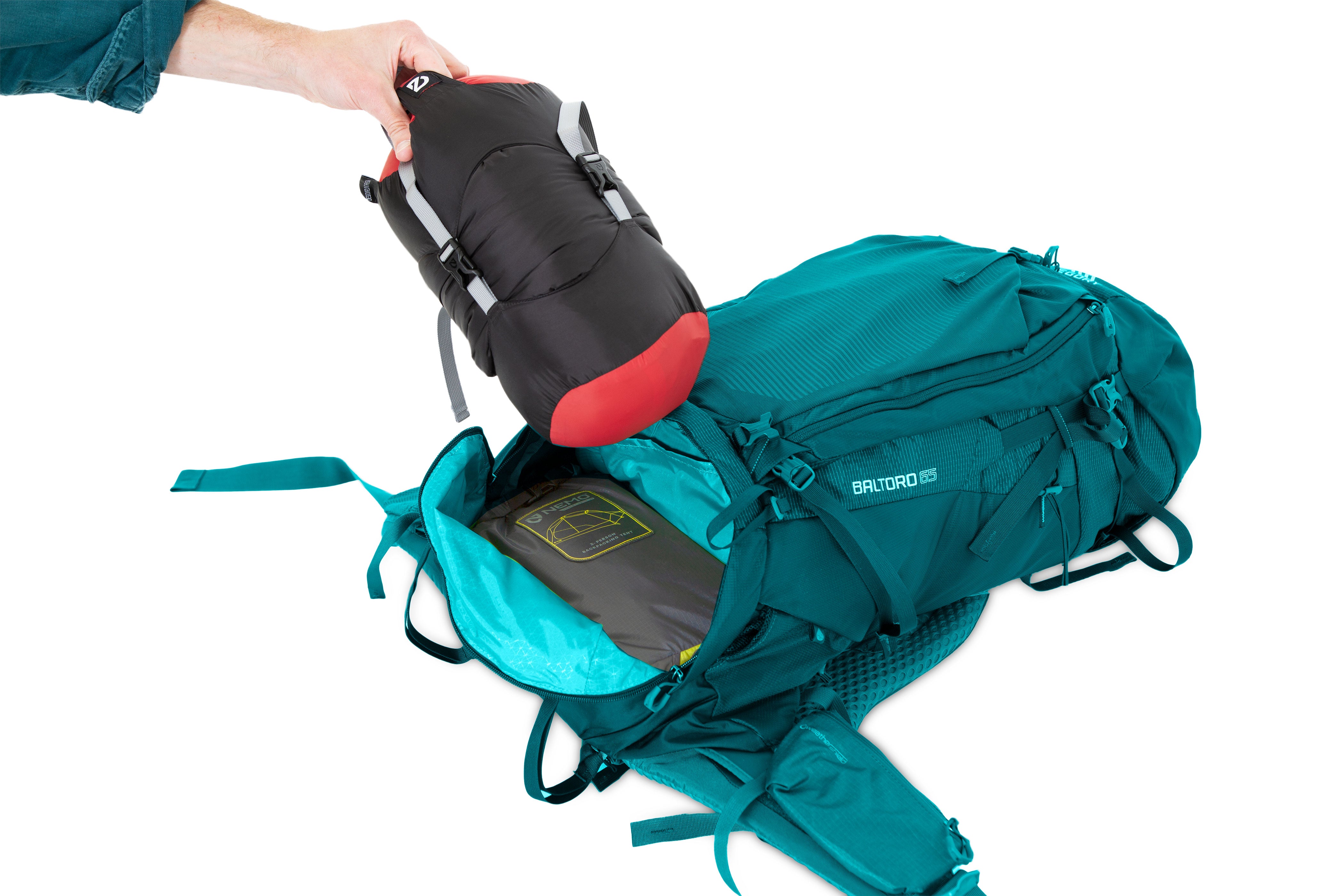HornetOSMO_3P_811666035738_15_Packed-Backpack